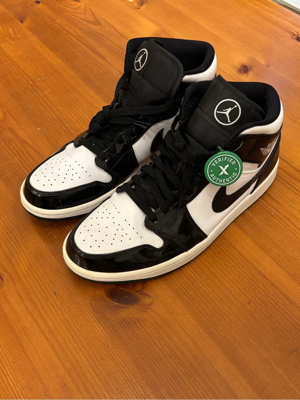Jordan Men’s High-Top Sneakers in Black and White (size: 11)